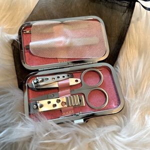 NEW•MANICURE SET- PRETTY IN PINK ON THE GO MANICURE SET